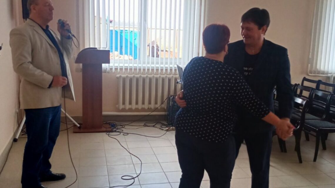 «Дарите женщинам цветы»