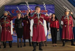 Подробнее о статье Дзятлаўчане разам праспявалі “Дзень Перамогі”