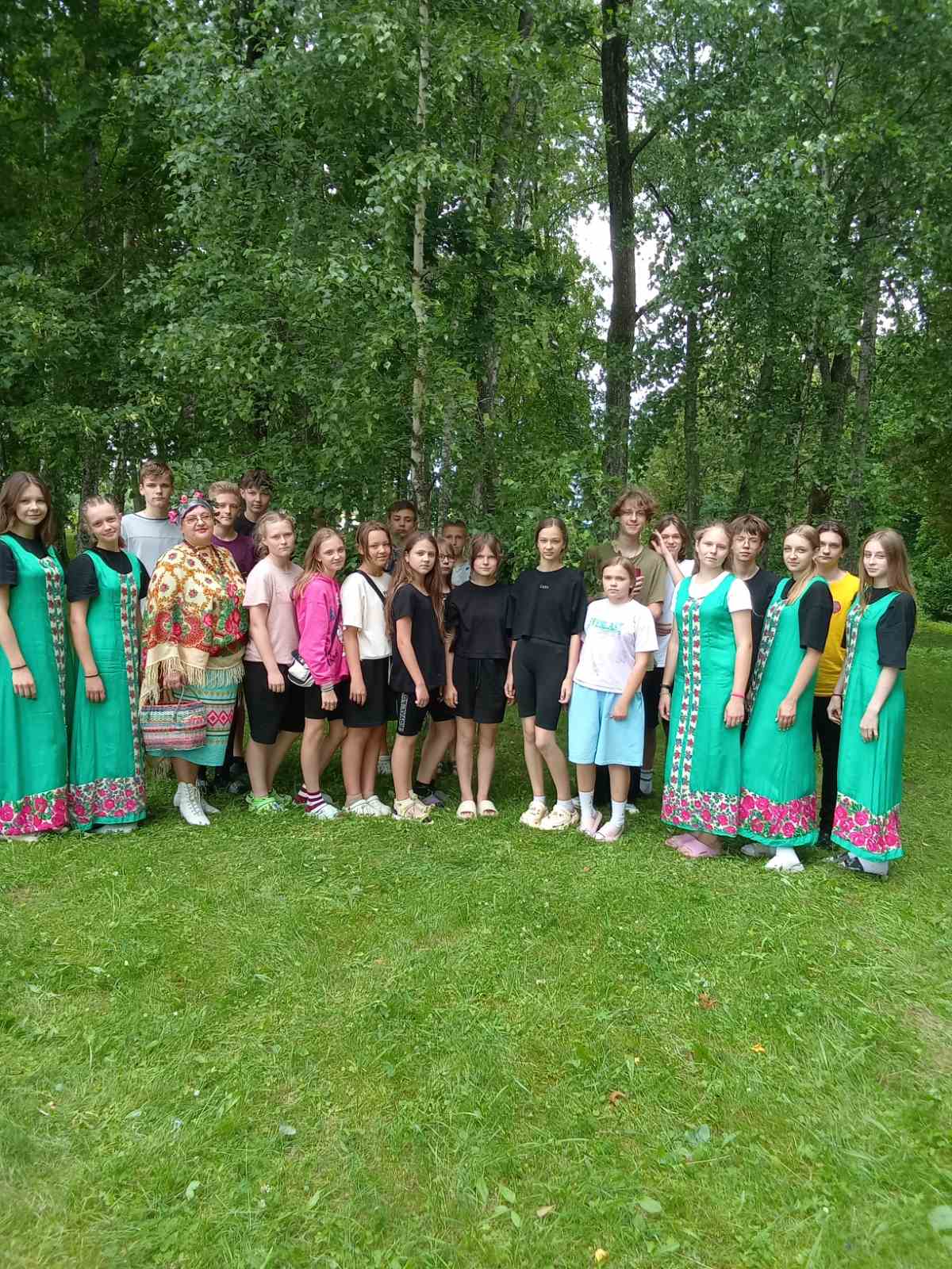 Вы сейчас просматриваете «Берёзу завиваем — Троицу встречаем»