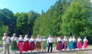 Подробнее о статье    «Деревня празднует рожденье — она достойна восхищенья»