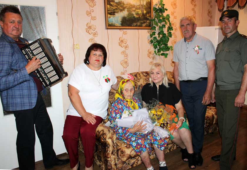 Нам даверана памяць. Пад мірным небам, песня, гучы!