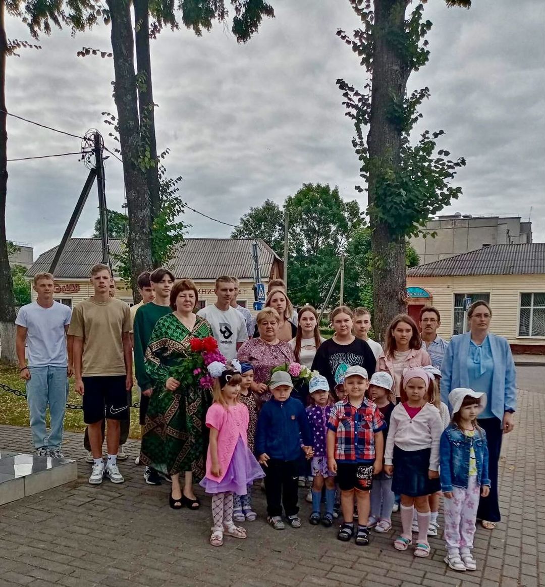 Вы сейчас просматриваете Возложение цветов в п.Козловщина