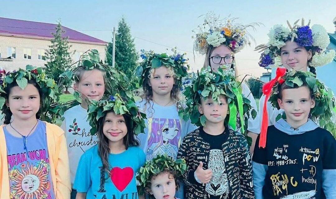 «А в ночь на Купала солнце весело играло».