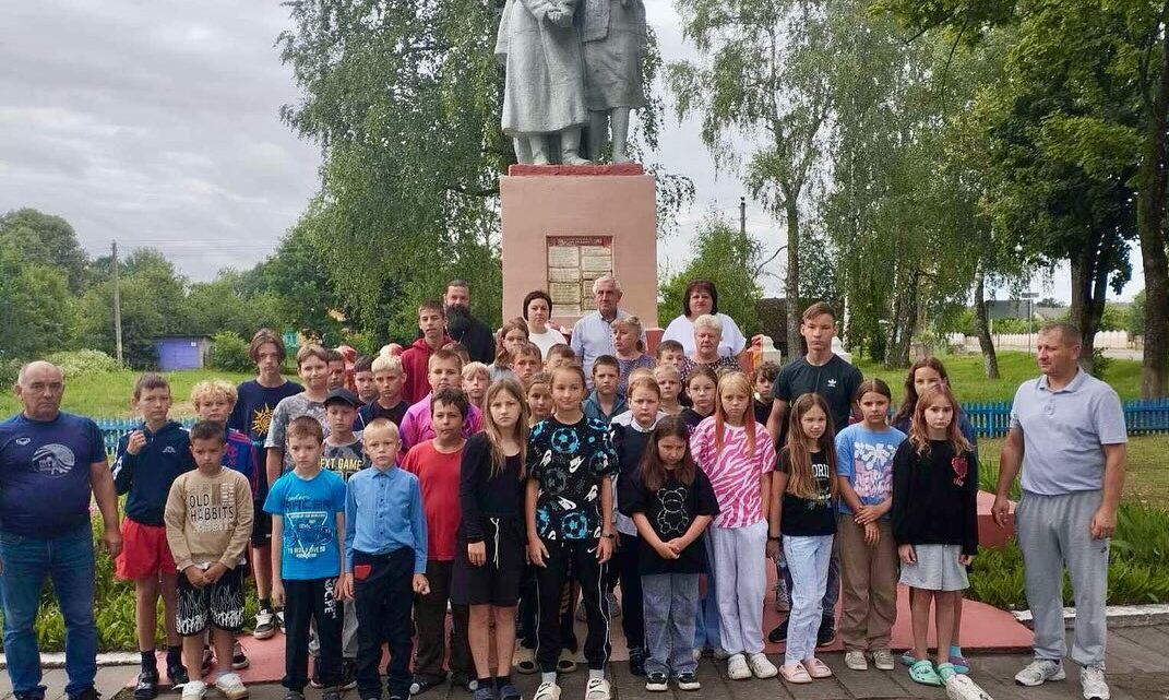 Возложения цветов в АГ Дворец