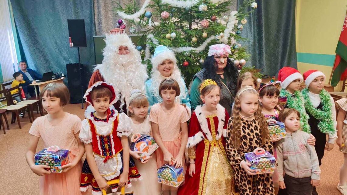 Утренник для учеников «Новоельнянской средней школы»