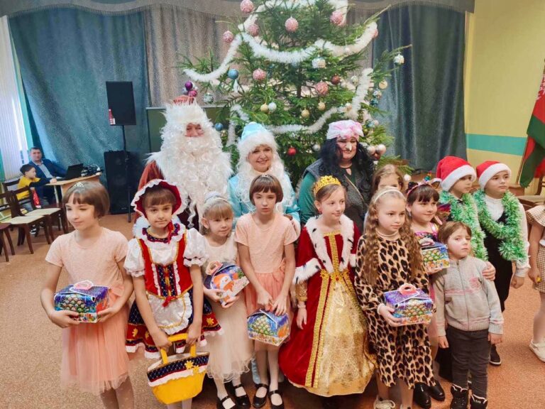 Утренник для учеников «Новоельнянской средней школы»