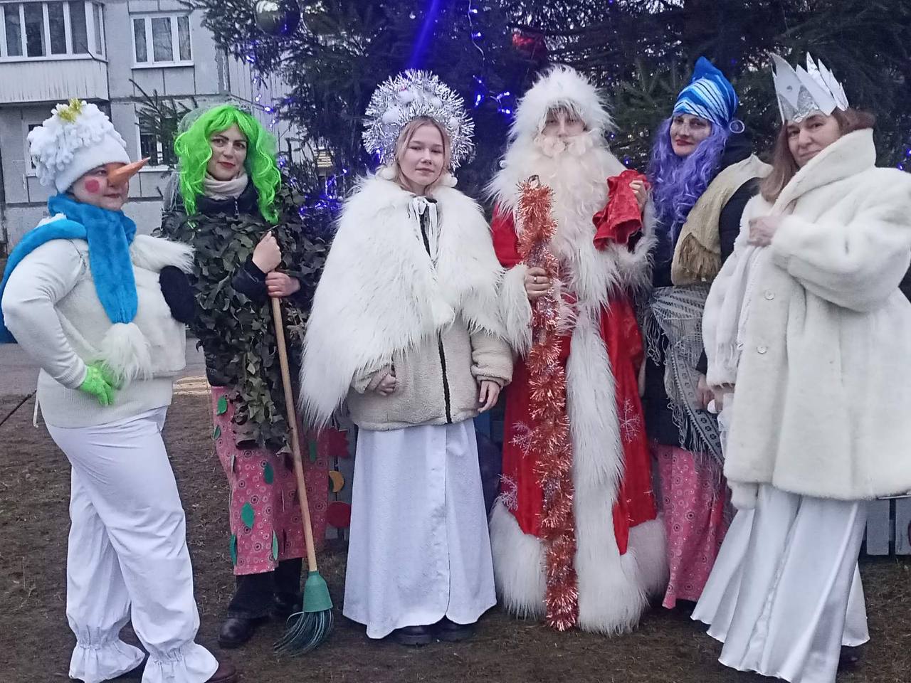 Вы сейчас просматриваете «Сверкай огнями, ёлка!»