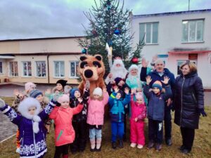 Подробнее о статье «Ёлочка нарядная в гости к нам пришла».