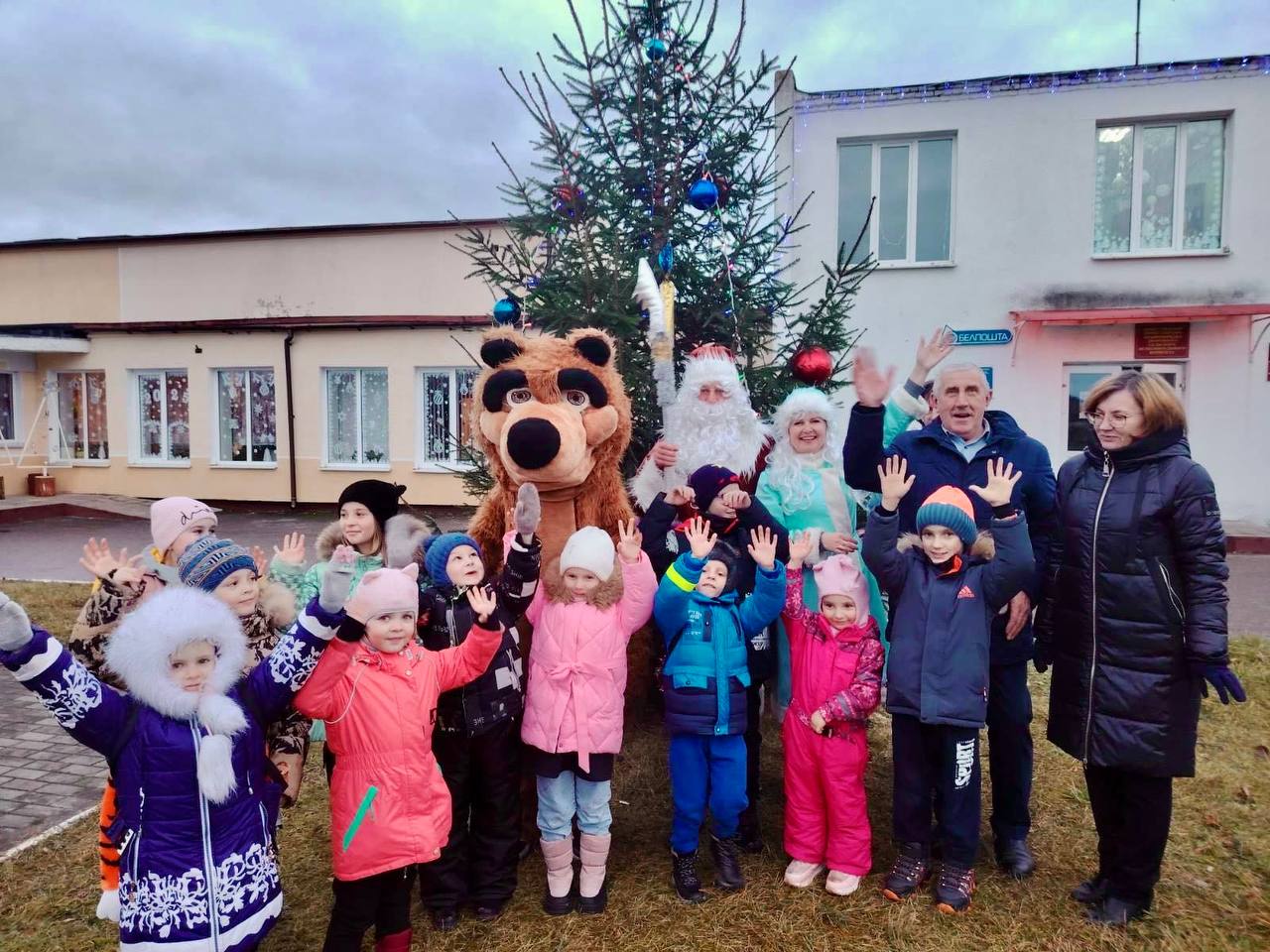 Вы сейчас просматриваете «Ёлочка нарядная в гости к нам пришла».