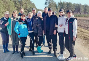 Подробнее о статье Работнікі культуры райвыканкама далучыліся да рэспубліканскай дабрачыннай акцыі “Дай лесу новае жыццё!” (фотафакт)