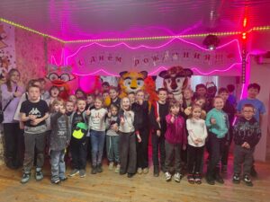 Подробнее о статье Праздничный домик «Мир Сказки» встречает гостей