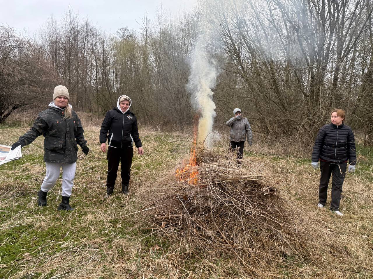 Вы сейчас просматриваете Коллектив ГУК «Дятловский РЦКиНТ» присоединился к республиканскому и районному субботнику