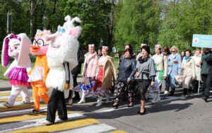 Подробнее о статье Дзятлаўчане сустрэлі Свята працы (фотафакт) (+відэа)