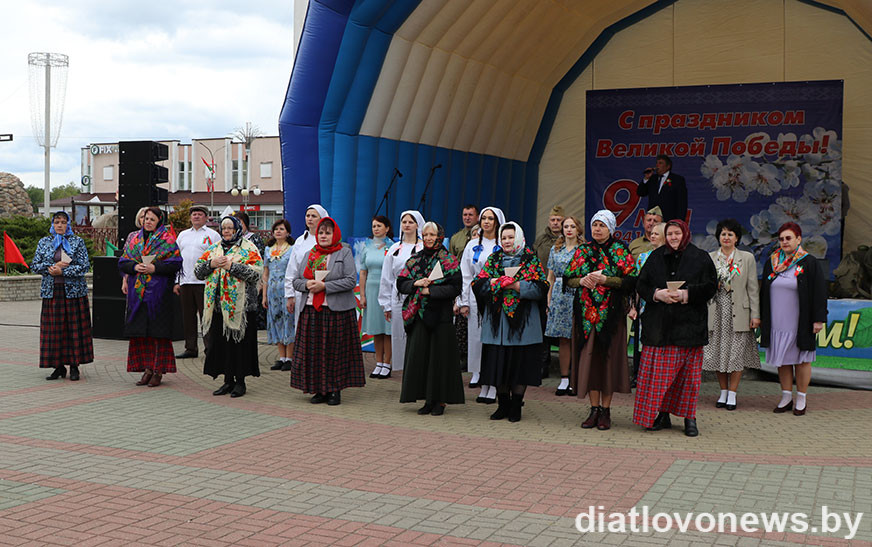 Да 80-годдзя Вялікай Перамогі. Аўтапарад з інсталяцыяй на тэму ваенных гадоў (+відэа)