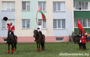 Подробнее о статье Конна-трукавое шоу тэатра “Есаул”