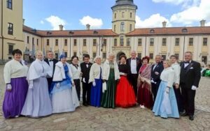 Подробнее о статье Дзятлаўчане танцавалі на бале ў Нясвіжы
