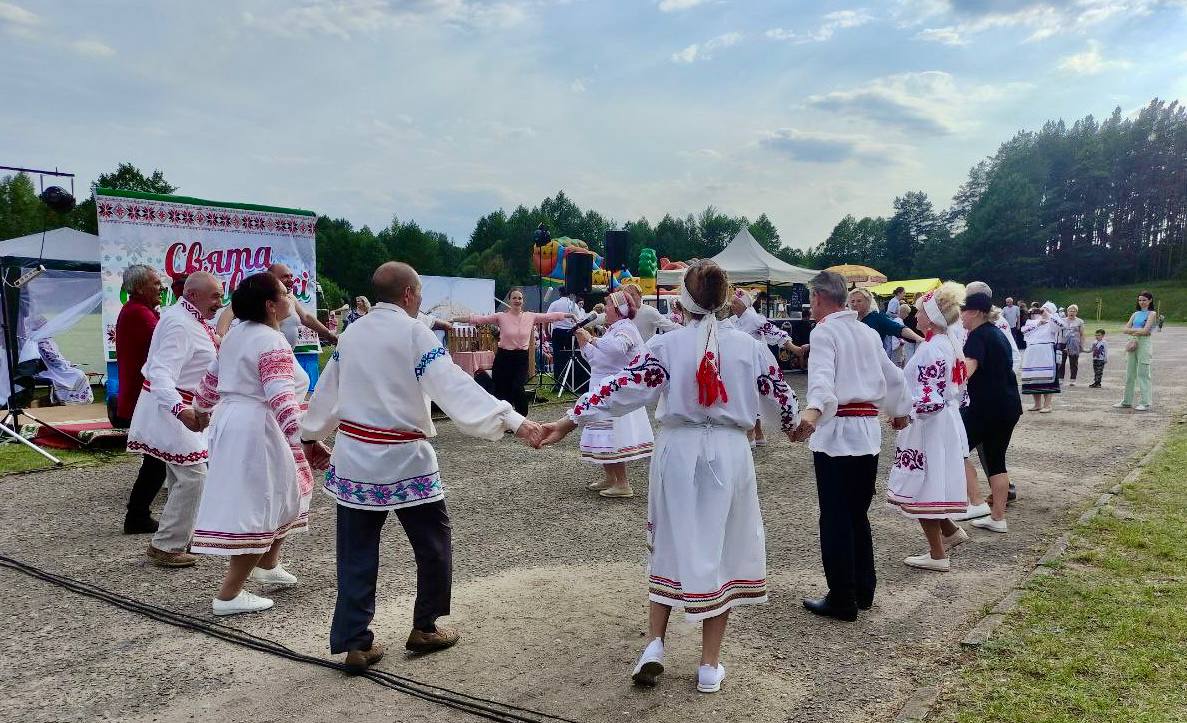 Вы сейчас просматриваете ПРАЗДНИК ВЫШЫВАНКІ