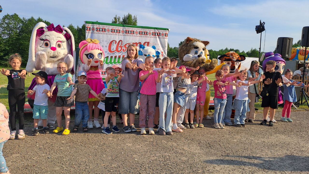 Вы сейчас просматриваете Образцовая студия ростовых кукол «Яркий праздник для всех» на «Свяце Вышыванкі»