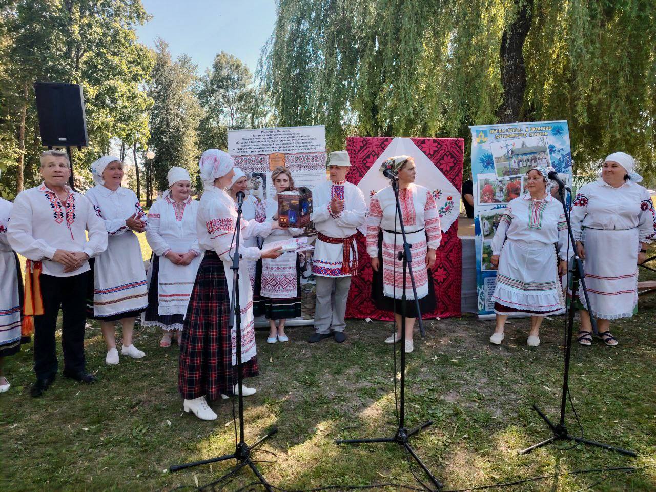 Вы сейчас просматриваете “Вянок творчасці народнай”