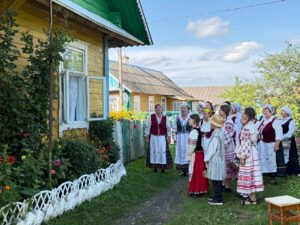 Подробнее о статье У народнага фальклорнага калектыва в. Погіры Гезгалаўскага Дома культуры Дзятлаўскага РЦКіНТ госці з Мінску. 