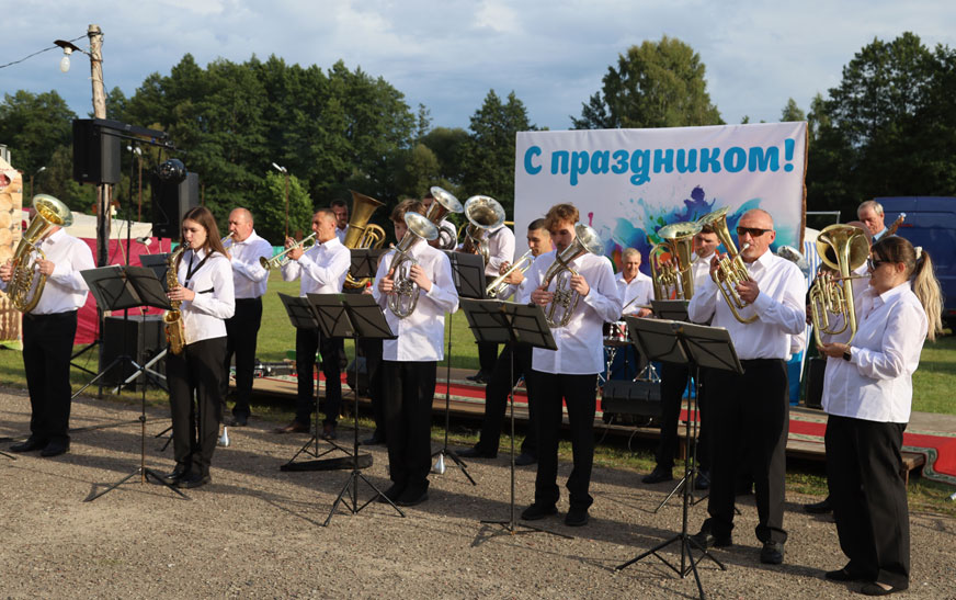 Ганаруся табой, пасёлак мой!