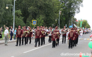 Подробнее о статье Дзятлаўшчына святкуе дажынкі! Урачыстае шэсце