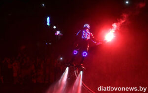 Подробнее о статье Феерычнае флайдборд-шоу ў Дзятлаве