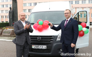 Подробнее о статье Новыя аўтамабілі – для медыцынскіх работнікаў