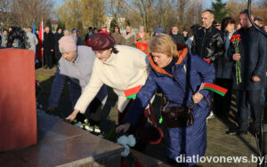 Подробнее о статье Дзятлаўчане сустрэлі Дзень Кастрычніцкай рэвалюцыі