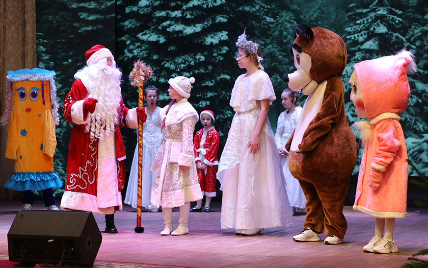 Вы сейчас просматриваете Акцыя “Нашы дзеці”. У Дзятлаве знайшлі формулу навагодняга настрою