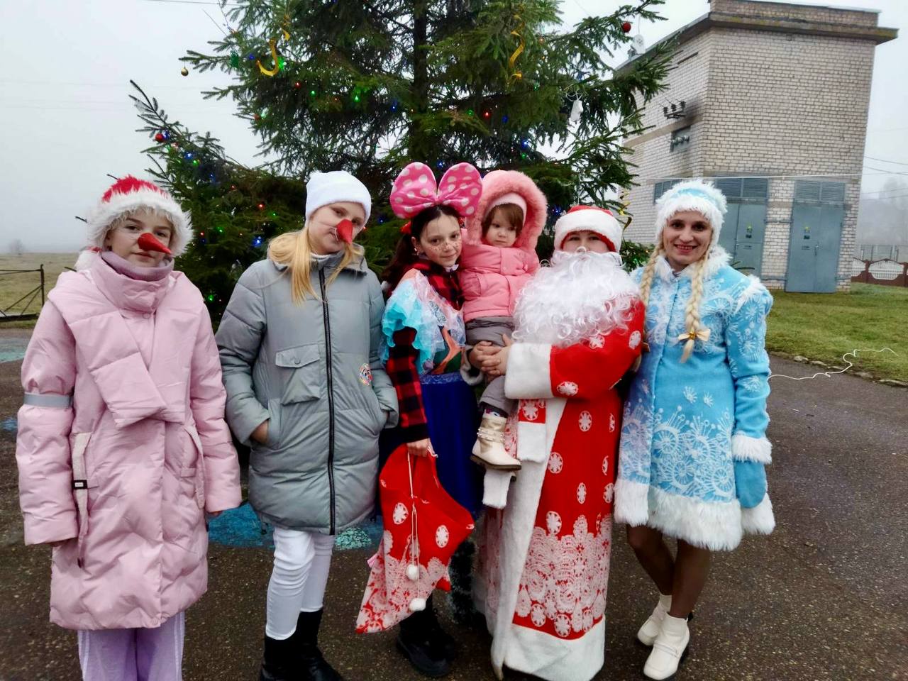 Вы сейчас просматриваете «Новый год зажигает огни»