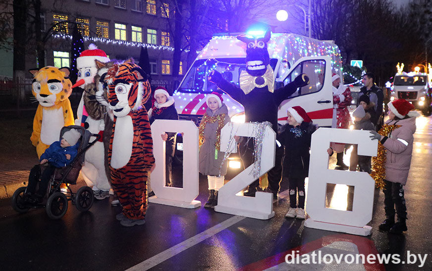 Вы сейчас просматриваете Ёлачка, зіхаці – Новы год нам прынясі!