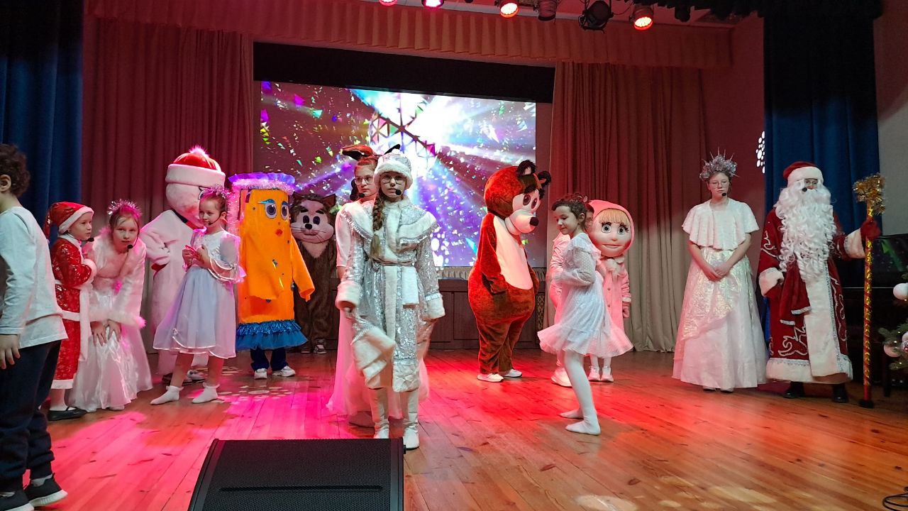 Вы сейчас просматриваете «Яркий праздник для всех» устроил новогоднее волшебство в санатории «Радон»