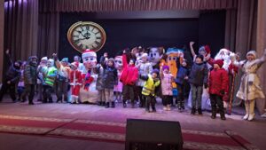 Подробнее о статье 🎄🎅🏻ЧУДО В ЦЕНТРЕ КУЛЬТУРЫ: КТО ВОЗВРАТИЛ ДЕТЯМ НАСТОЯЩИЙ НОВЫЙ ГОД?👀 