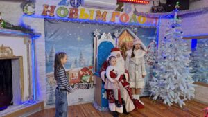 Подробнее о статье ✨В резиденции Деда Мороза дети получили личные письма от волшебника✨