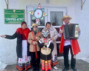Подробнее о статье Павіншавалі “З Калядамі!” працоўны калектыў КСУП “Дварэц-Агра”