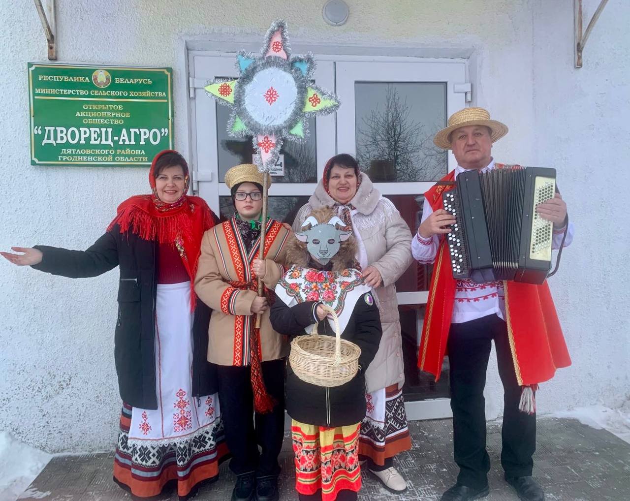 Вы сейчас просматриваете Павіншавалі “З Калядамі!” працоўны калектыў КСУП “Дварэц-Агра”