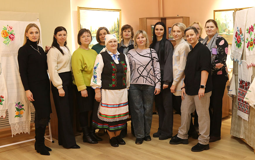 Вы сейчас просматриваете Жанчына-майстрыха. Прайсці “Сцежкамі кветак і сонца” запрашае музей