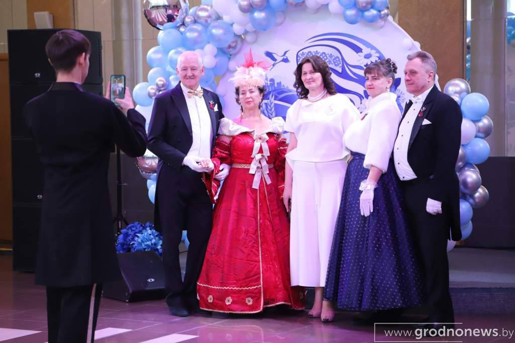 Вы сейчас просматриваете «Васильковая симфония». В Гродно состоялся бал-ассамблея, посвященный Году белорусской женщины.