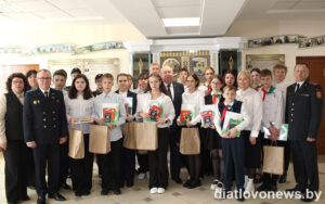 Подробнее о статье Маладым дзятлаўчанам уручылі пашпарты