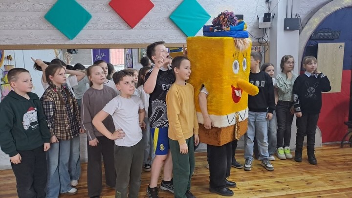 Вы сейчас просматриваете 🎭 «Теремок» собрал аншлаг: праздник театра для юных дятловчан