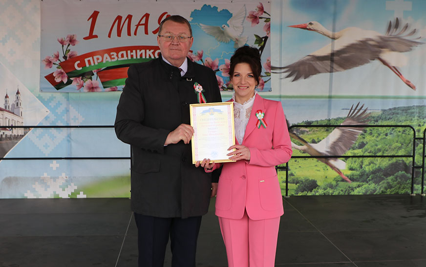 Подробнее о статье Людзі працы, вам слава і пашана!