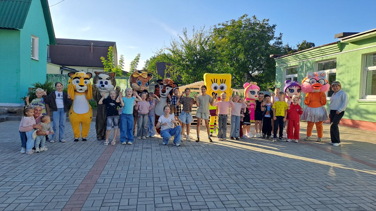 Подробнее о статье 🎉 Образцовая студия ростовых кукол «Яркий праздник для всех» завершила проект «Лето это…»! 🌞