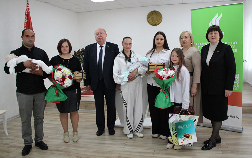 Подробнее о статье З цяплом, святлом ад партыі “Белая Русь” і Прэзідэнта